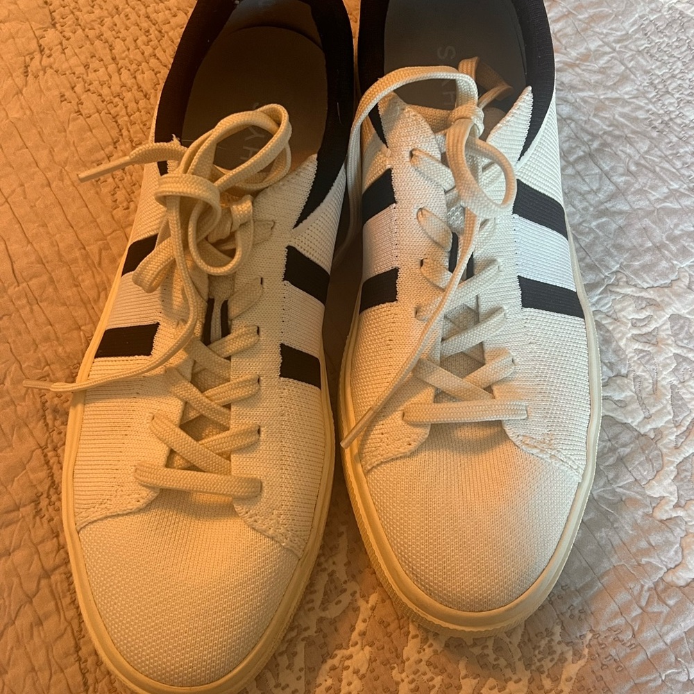 Rothy’s Women’s RS02 Jet Classic White and Black Sneakers size 11